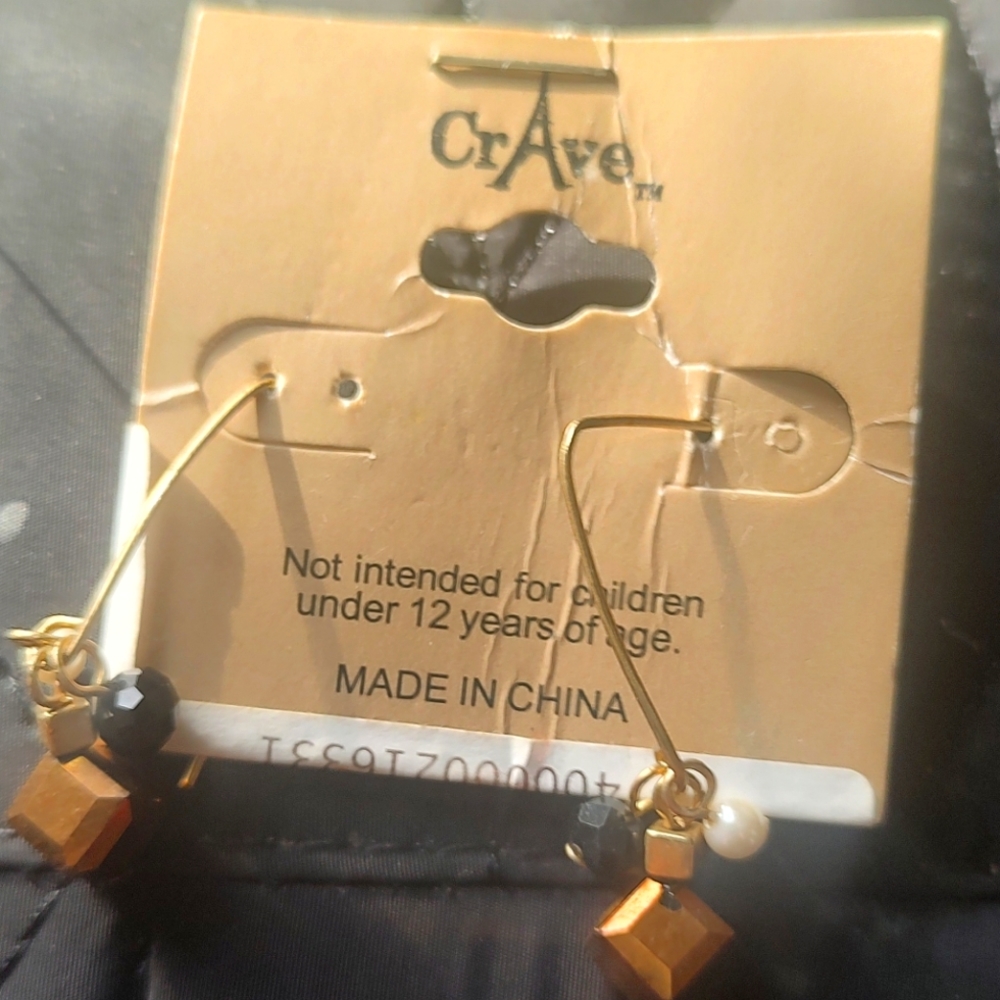 Women's dangle earrings